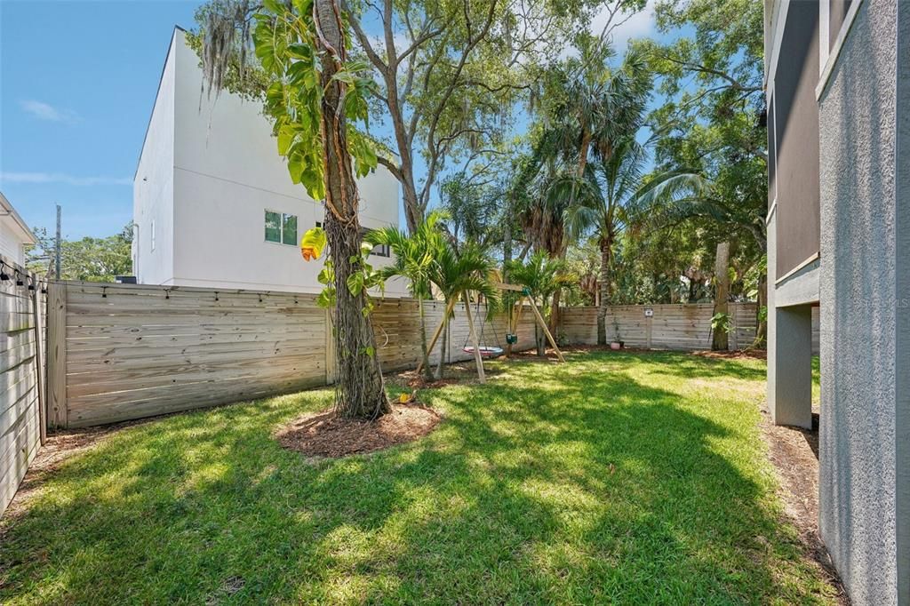 Activo con contrato: $689,900 (3 camas, 2 baños, 2106 Pies cuadrados)