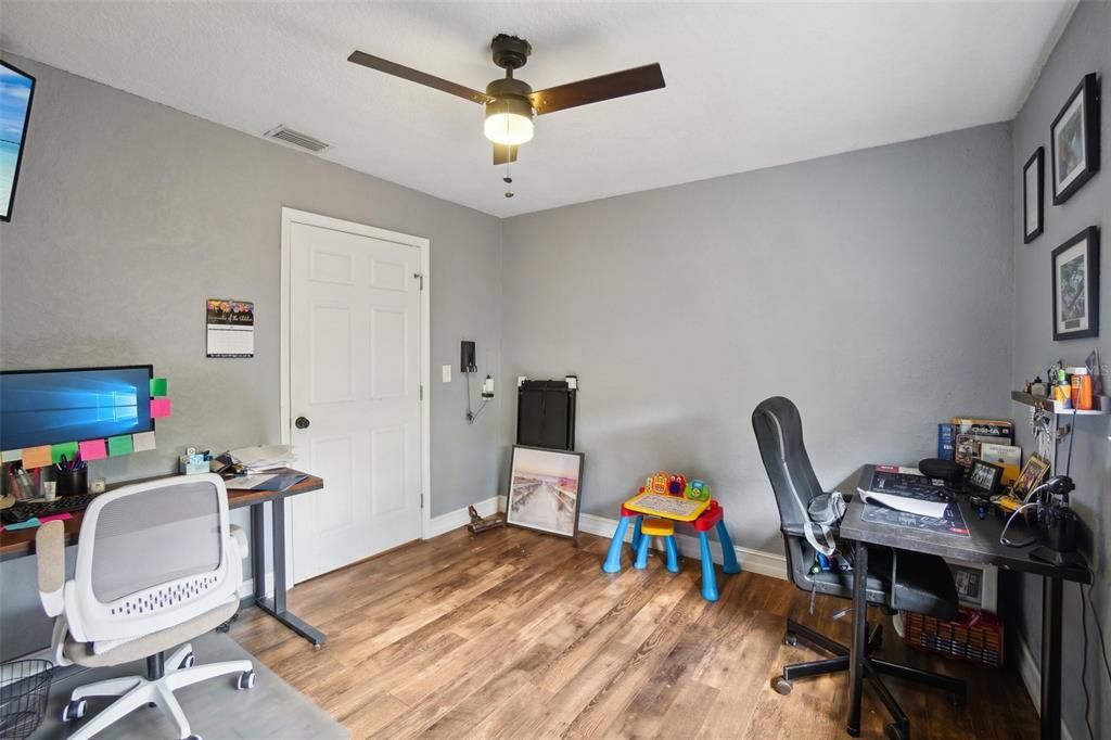 For Sale: $425,000 (3 beds, 2 baths, 1091 Square Feet)