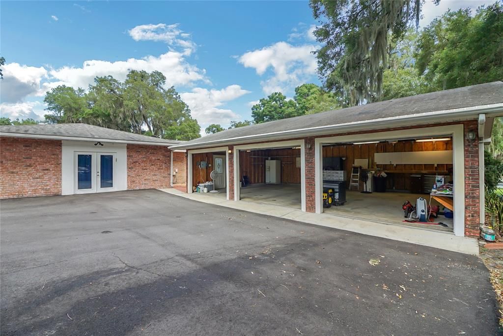 For Sale: $699,000 (3 beds, 2 baths, 2608 Square Feet)