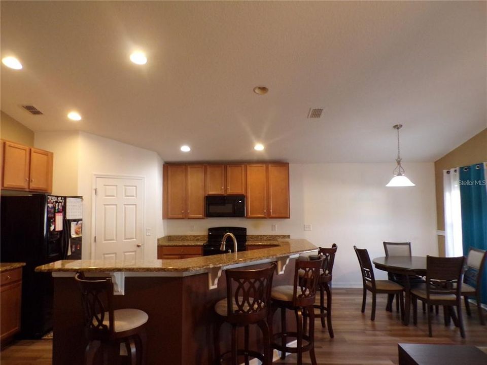 For Rent: $2,575 (4 beds, 3 baths, 2043 Square Feet)