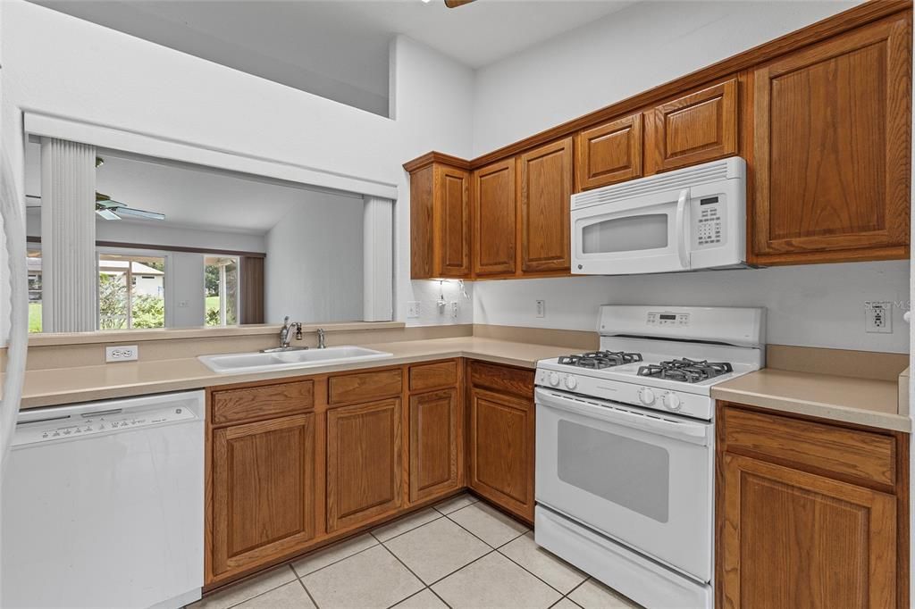 Active With Contract: $259,900 (3 beds, 2 baths, 1486 Square Feet)