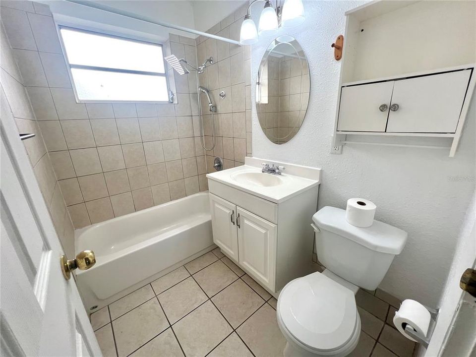 For Rent: $1,600 (3 beds, 1 baths, 1282 Square Feet)