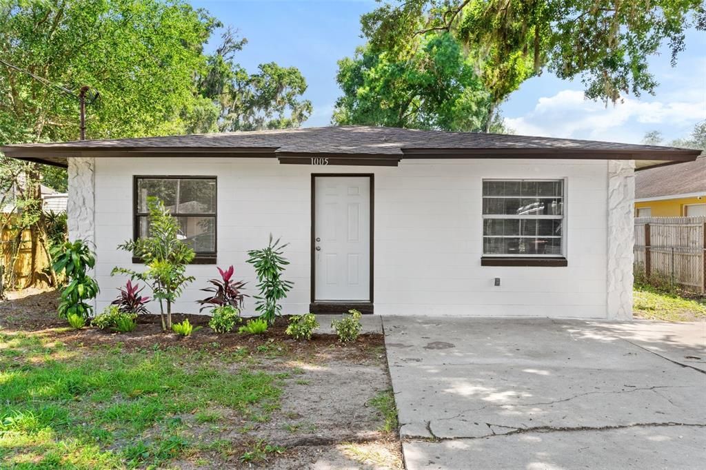Active With Contract: $259,900 (3 beds, 1 baths, 1044 Square Feet)