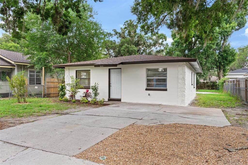 Active With Contract: $259,900 (3 beds, 1 baths, 1044 Square Feet)