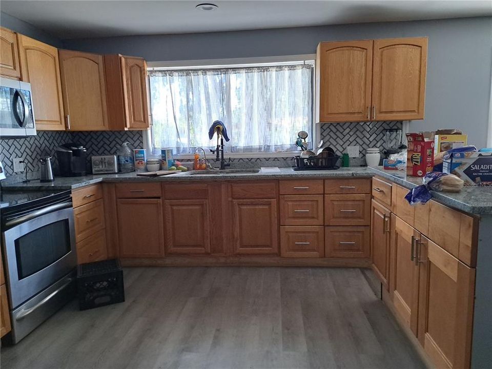 For Sale: $470,000 (5 beds, 2 baths, 2734 Square Feet)