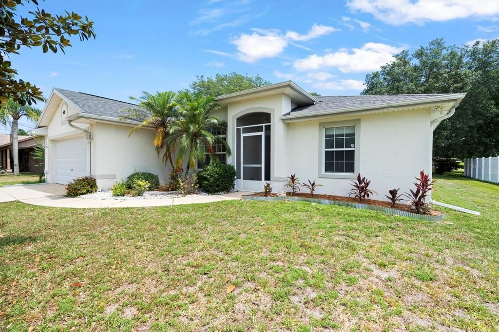 Active With Contract: $309,500 (3 beds, 2 baths, 1596 Square Feet)
