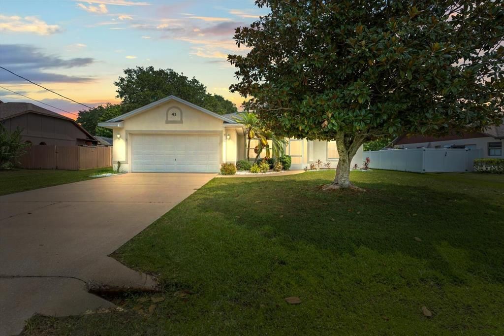 Active With Contract: $309,500 (3 beds, 2 baths, 1596 Square Feet)