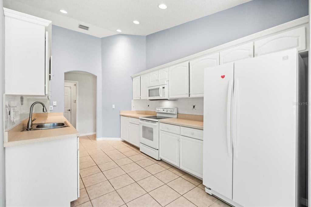 Active With Contract: $309,500 (3 beds, 2 baths, 1596 Square Feet)