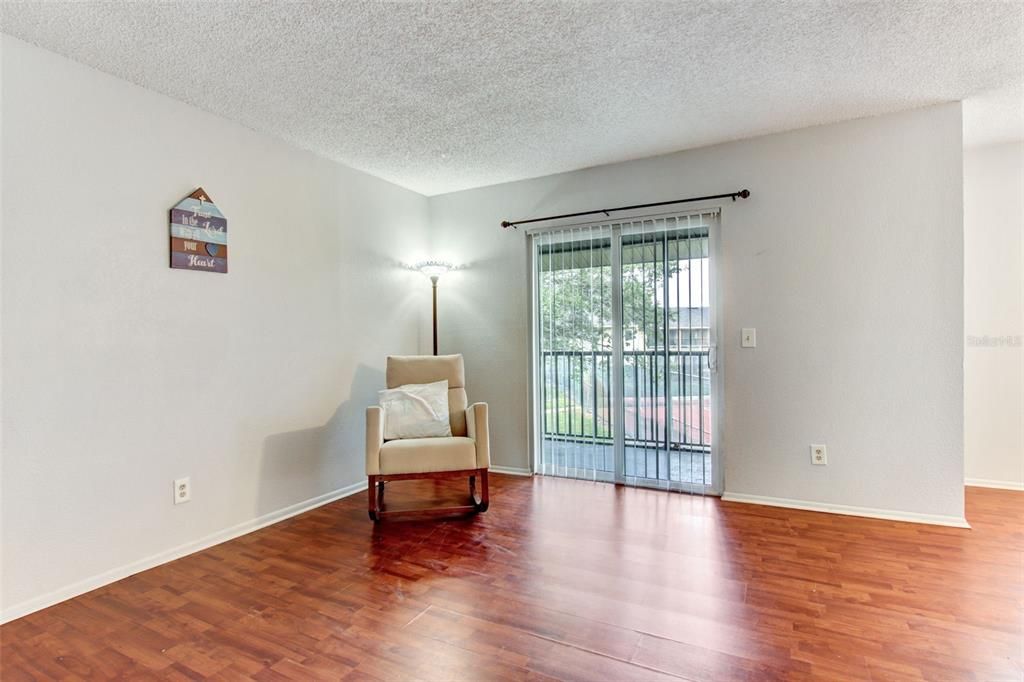 For Sale: $217,888 (2 beds, 2 baths, 905 Square Feet)