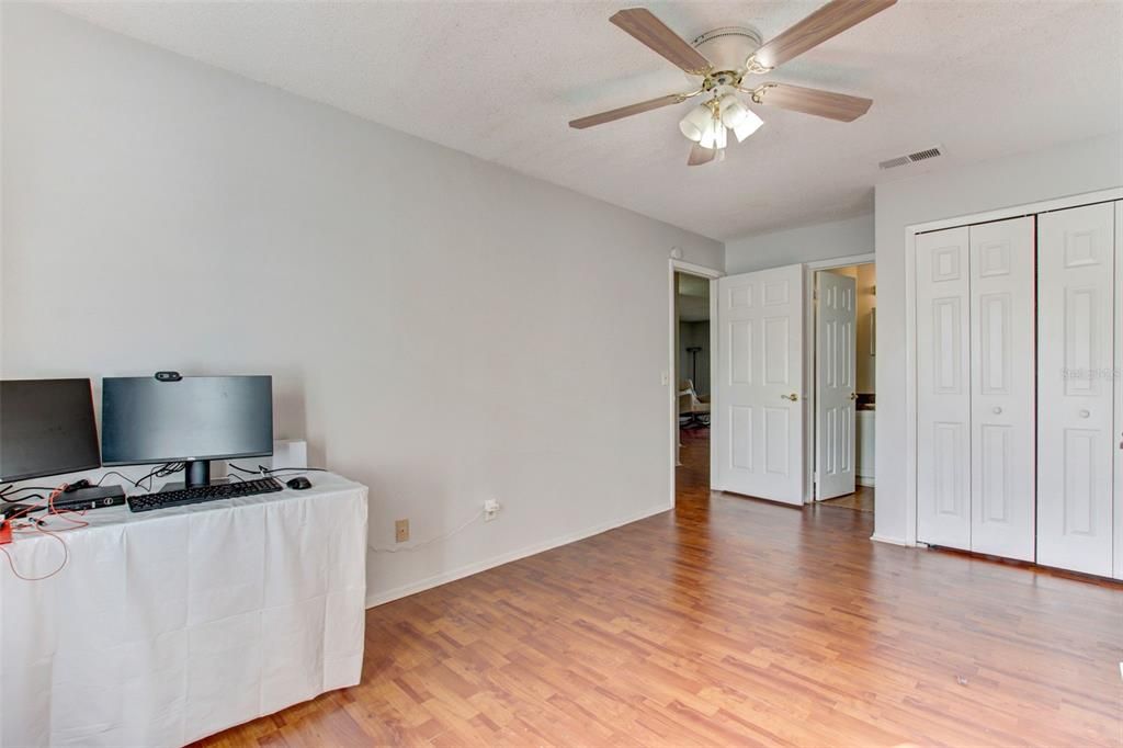 For Sale: $217,888 (2 beds, 2 baths, 905 Square Feet)