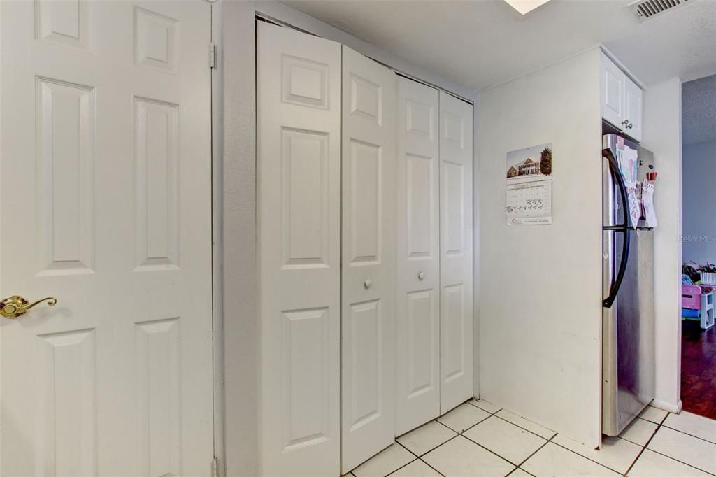 For Sale: $217,888 (2 beds, 2 baths, 905 Square Feet)