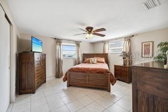 For Sale: $324,499 (2 beds, 1 baths, 1128 Square Feet)