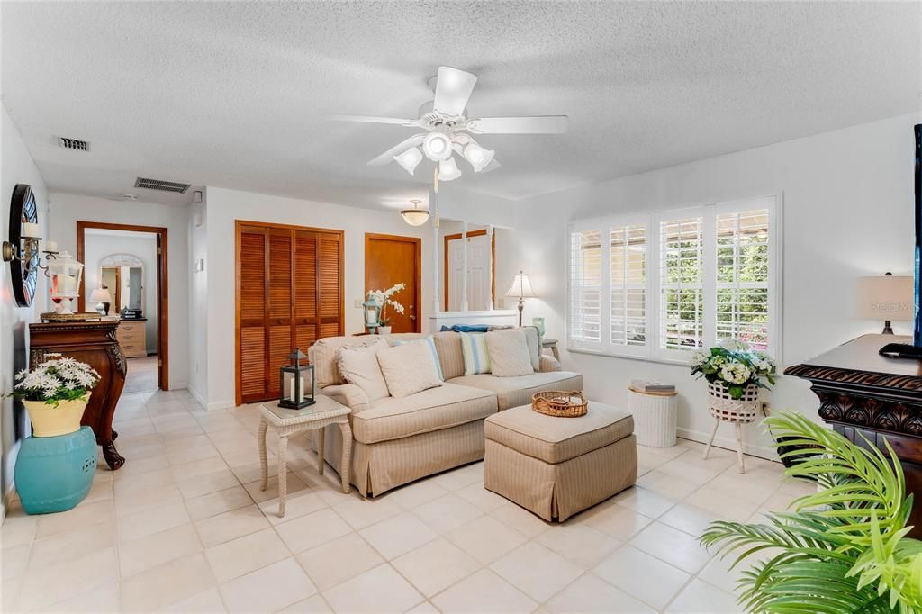 Active With Contract: $425,000 (3 beds, 2 baths, 1301 Square Feet)
