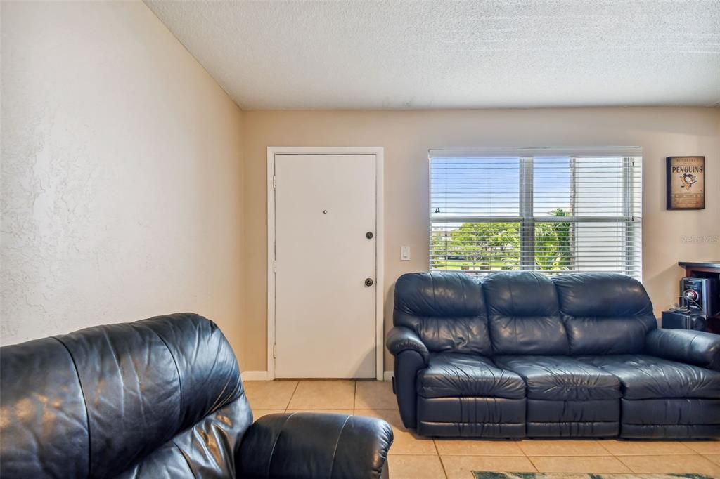 For Sale: $150,000 (1 beds, 1 baths, 630 Square Feet)