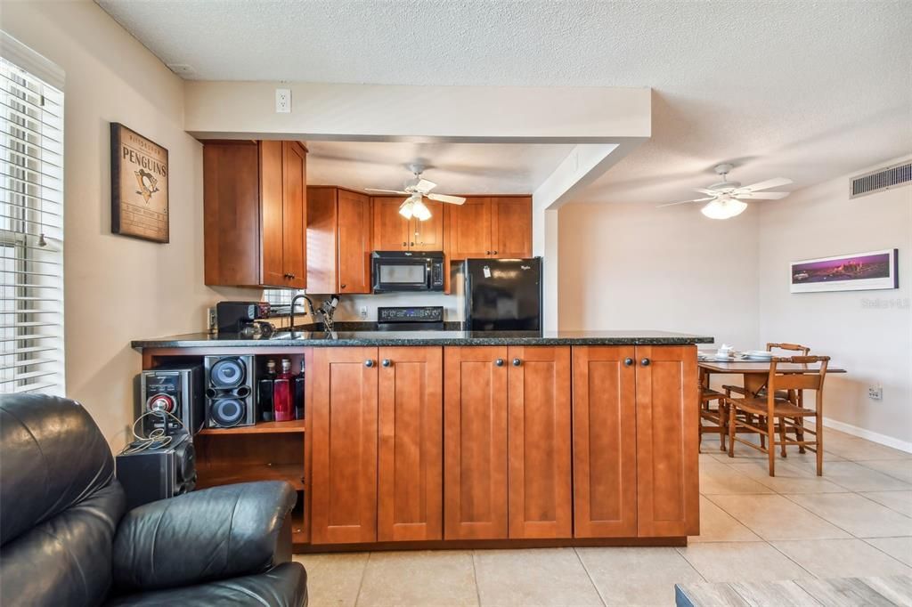 For Sale: $150,000 (1 beds, 1 baths, 630 Square Feet)