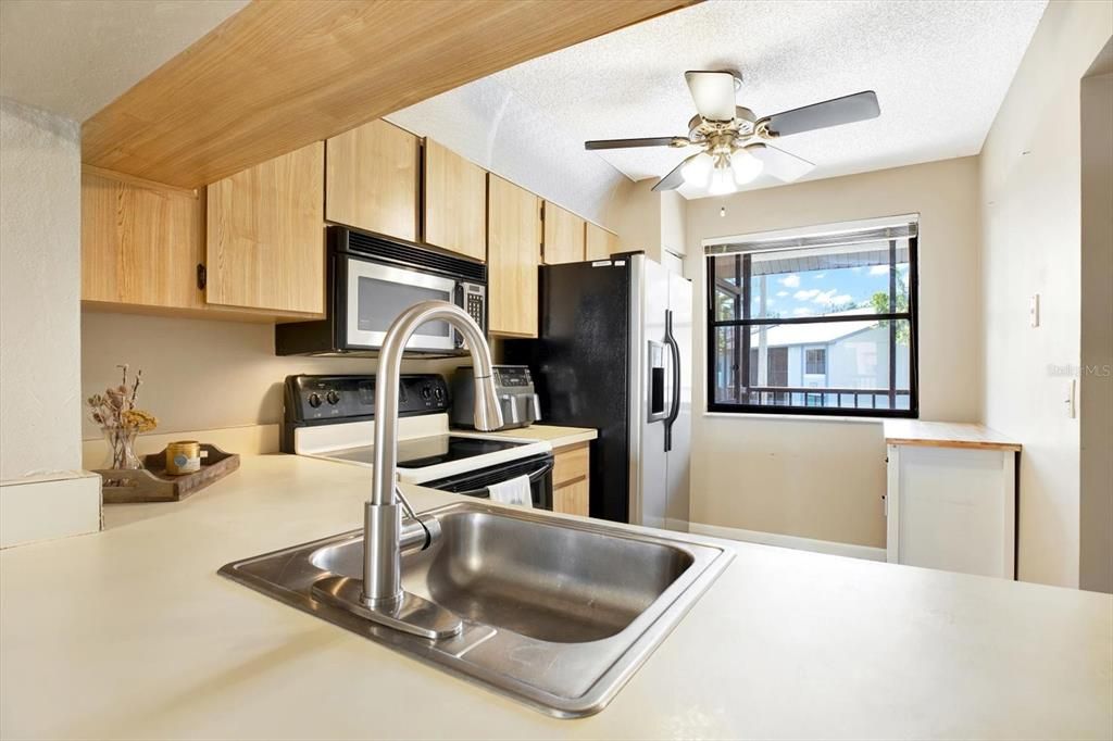 Active With Contract: $219,500 (2 beds, 2 baths, 1060 Square Feet)