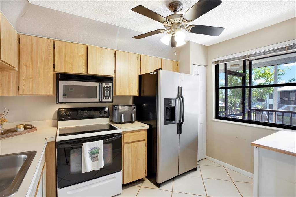 Active With Contract: $219,500 (2 beds, 2 baths, 1060 Square Feet)