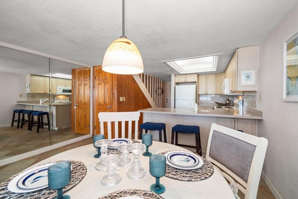 Dining area and breakfast bar area for family and friends to enjoy.