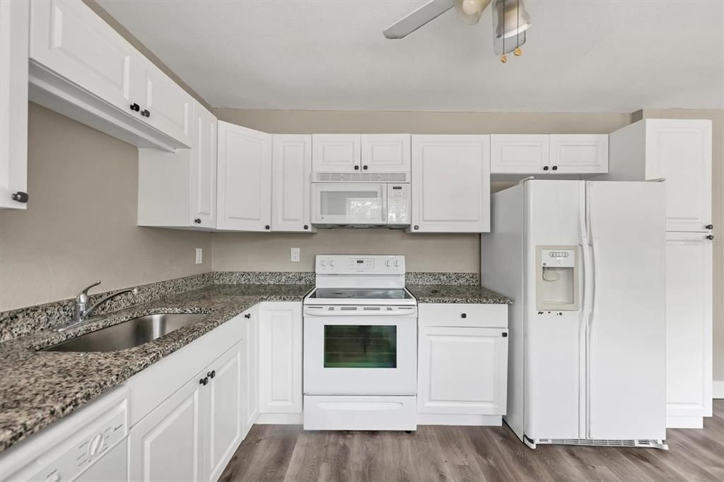 Active With Contract: $1,795 (2 beds, 1 baths, 1000 Square Feet)