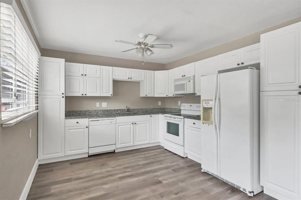 Active With Contract: $1,795 (2 beds, 1 baths, 1000 Square Feet)