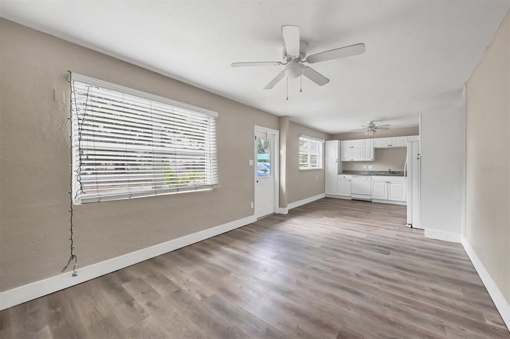 Active With Contract: $1,795 (2 beds, 1 baths, 1000 Square Feet)