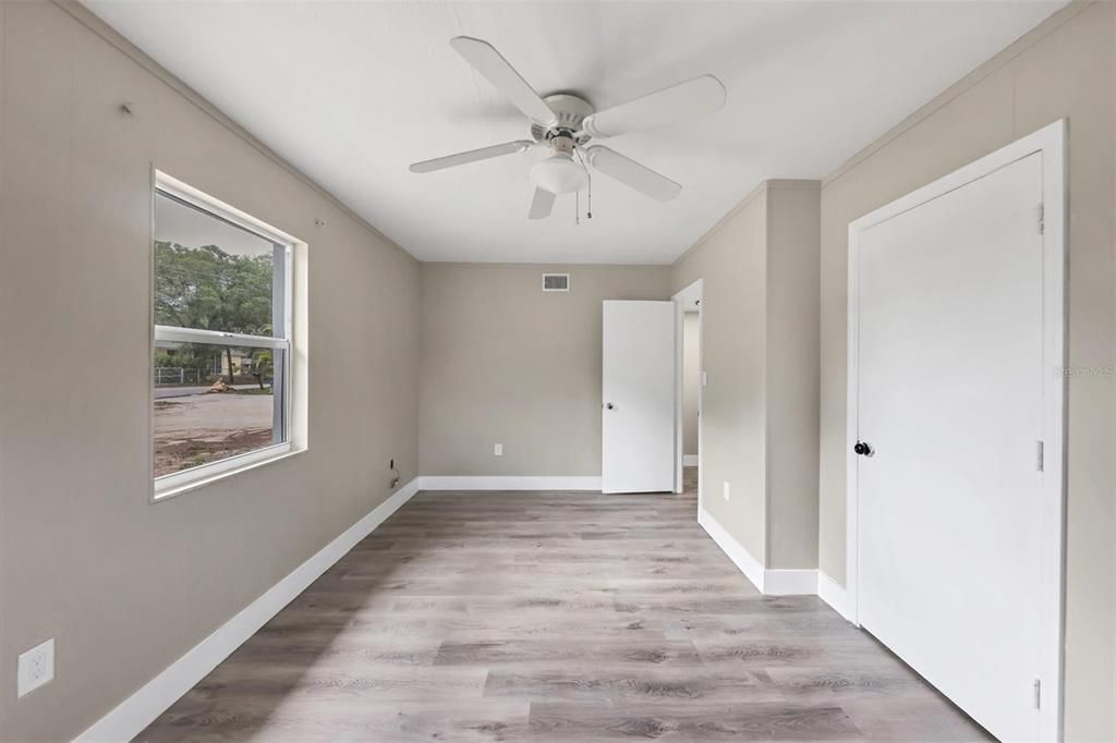 Active With Contract: $1,795 (2 beds, 1 baths, 1000 Square Feet)