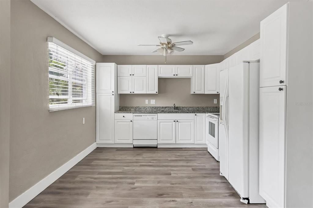 Active With Contract: $1,795 (2 beds, 1 baths, 1000 Square Feet)