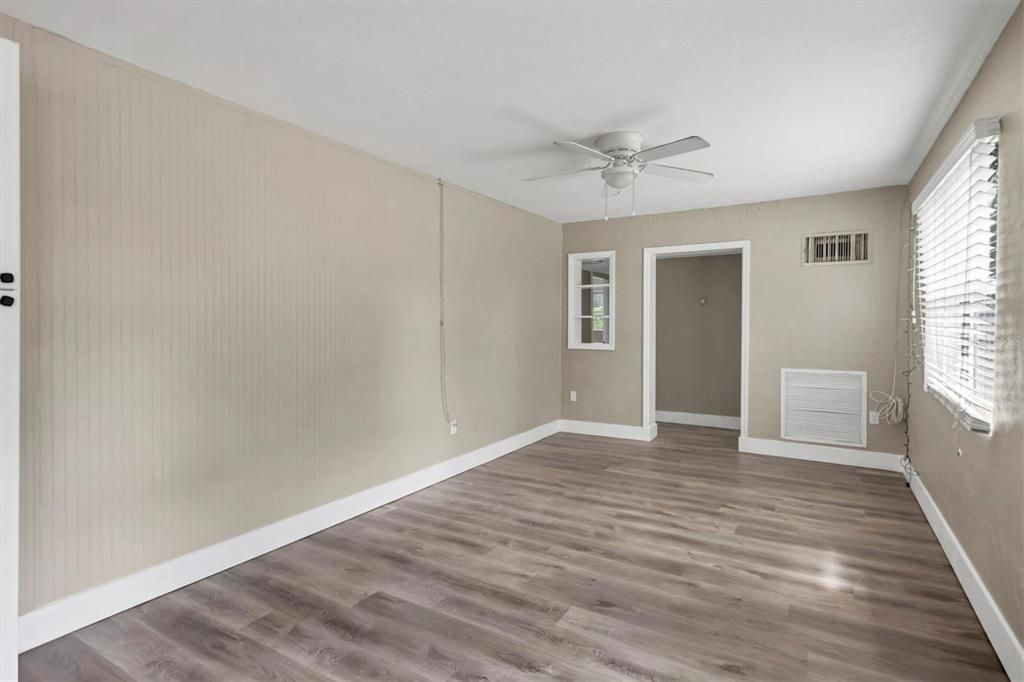 Active With Contract: $1,795 (2 beds, 1 baths, 1000 Square Feet)