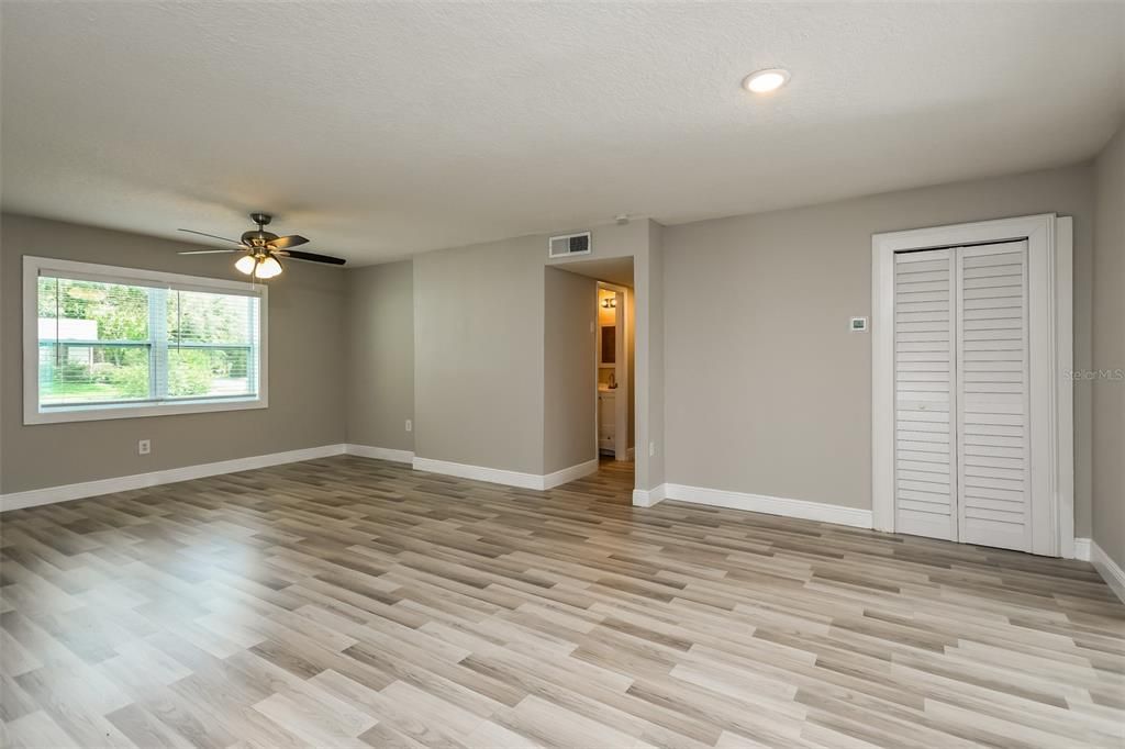 For Sale: $349,000 (3 beds, 2 baths, 1748 Square Feet)