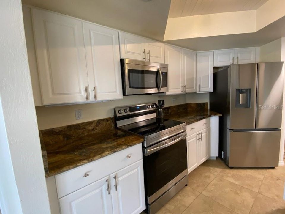 For Sale: $299,000 (2 beds, 2 baths, 1265 Square Feet)