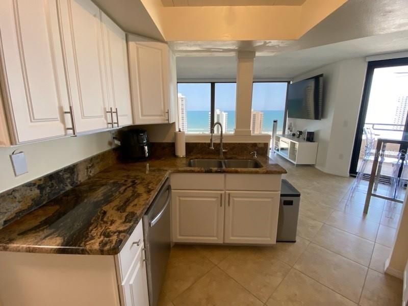 For Sale: $334,900 (2 beds, 2 baths, 1265 Square Feet)