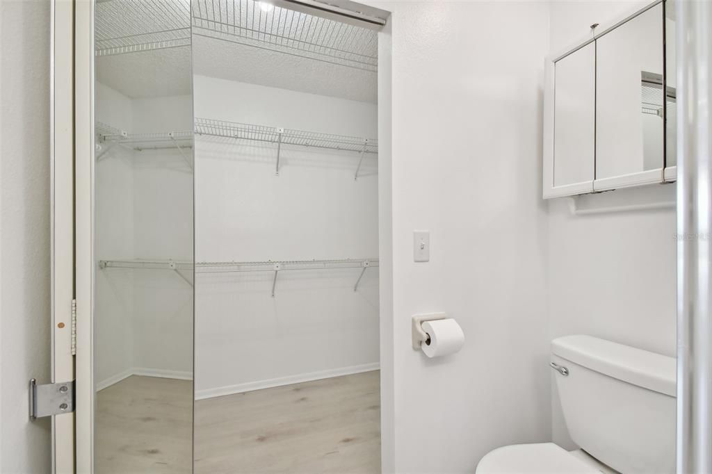 For Sale: $449,900 (2 beds, 2 baths, 990 Square Feet)