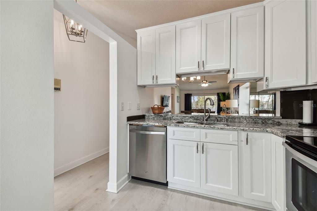 For Sale: $449,900 (2 beds, 2 baths, 990 Square Feet)