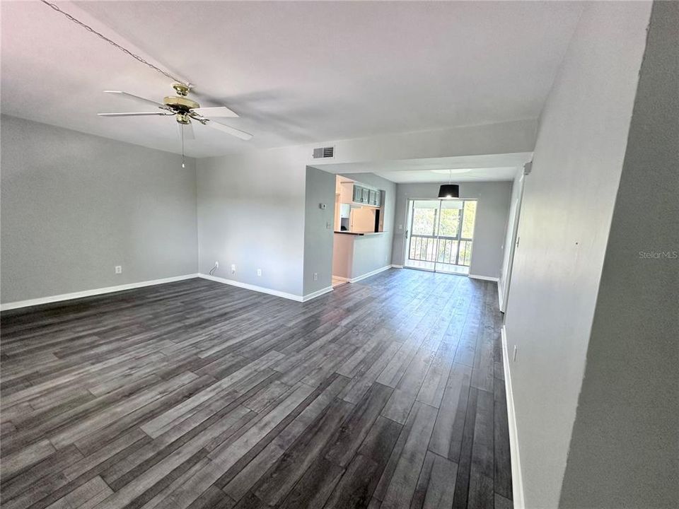 For Sale: $150,000 (1 beds, 1 baths, 928 Square Feet)