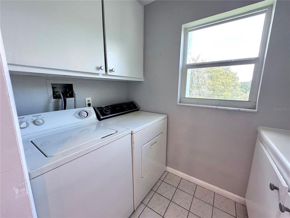 For Sale: $150,000 (1 beds, 1 baths, 928 Square Feet)