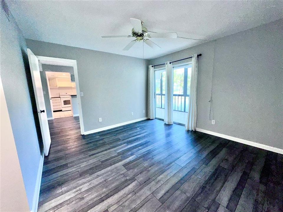 For Sale: $150,000 (1 beds, 1 baths, 928 Square Feet)