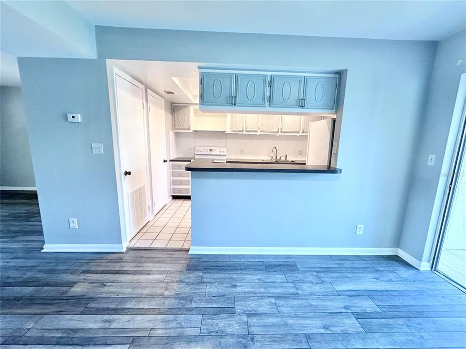 For Sale: $150,000 (1 beds, 1 baths, 928 Square Feet)