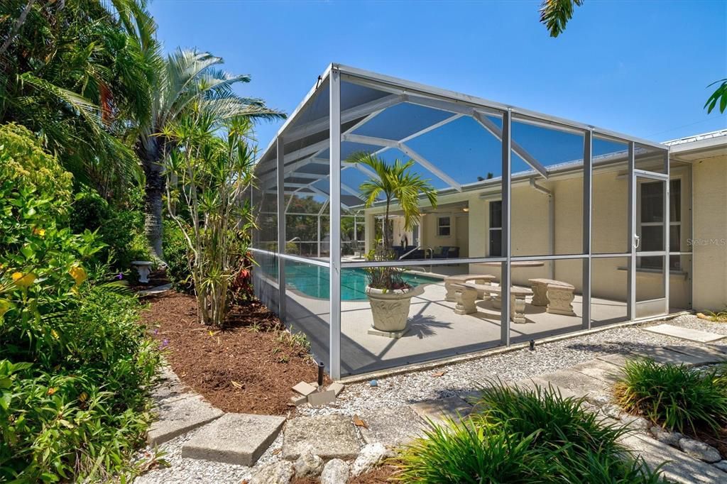 Active With Contract: $1,275,000 (3 beds, 2 baths, 1725 Square Feet)