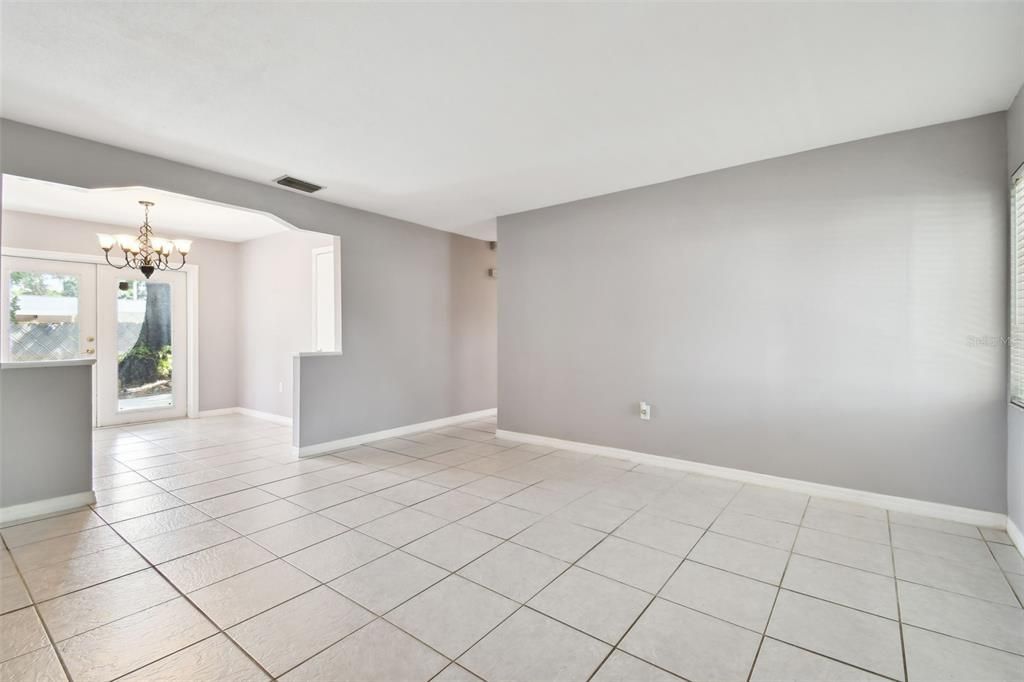 For Sale: $375,000 (3 beds, 2 baths, 1314 Square Feet)