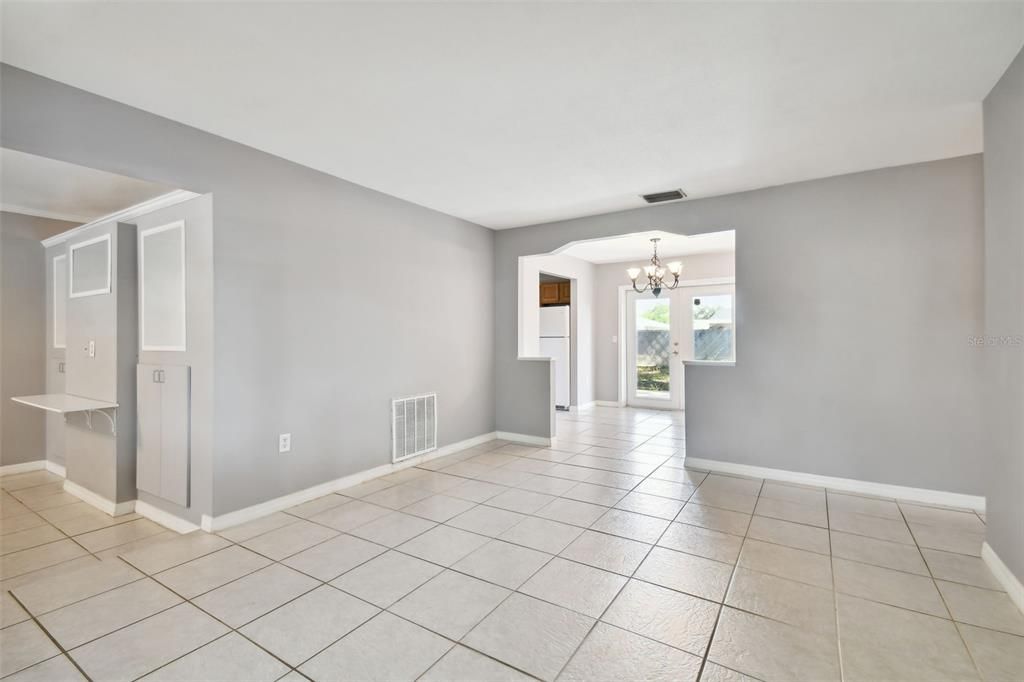 For Sale: $375,000 (3 beds, 2 baths, 1314 Square Feet)