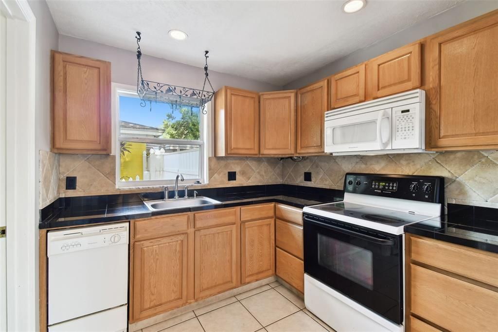 For Sale: $375,000 (3 beds, 2 baths, 1314 Square Feet)