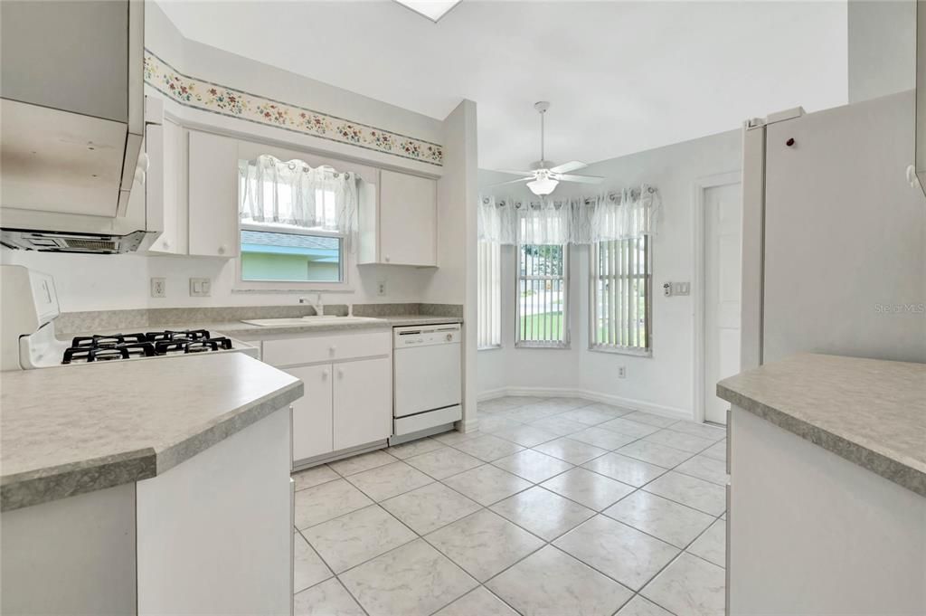 For Sale: $275,000 (2 beds, 2 baths, 1167 Square Feet)