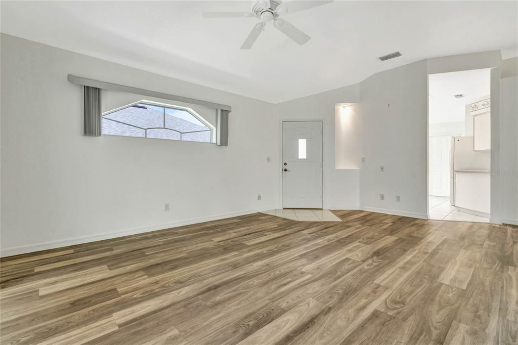 For Sale: $275,000 (2 beds, 2 baths, 1167 Square Feet)