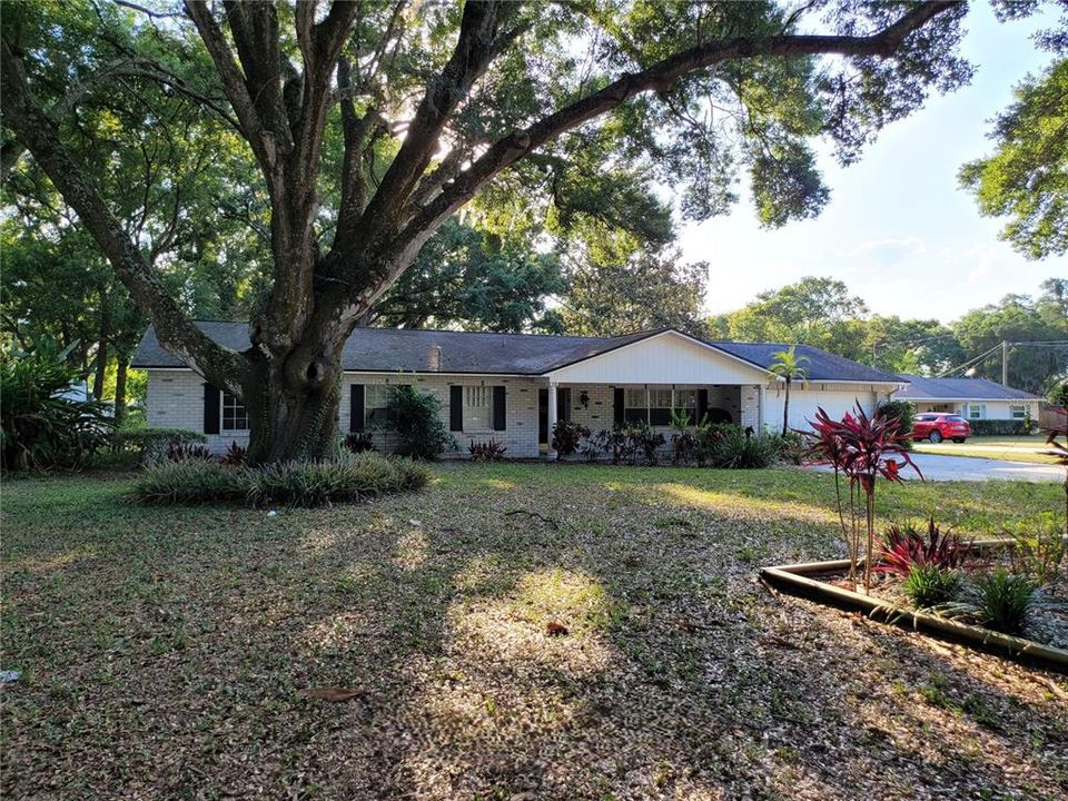 Recently Sold: $549,900 (5 beds, 3 baths, 2429 Square Feet)