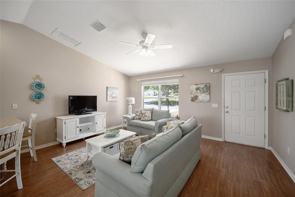 Living Room wWith Vaulted Ceiling