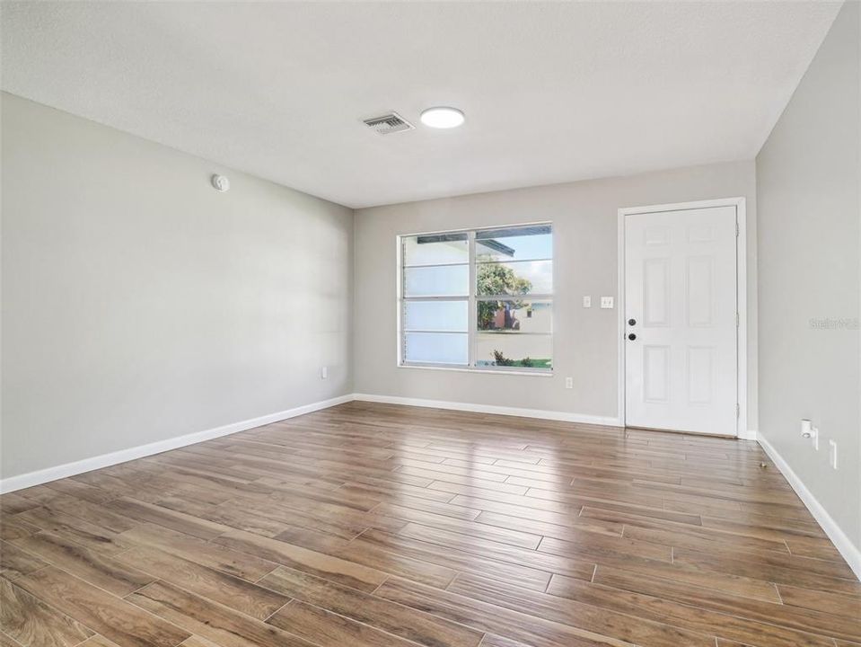 Active With Contract: $304,900 (4 beds, 2 baths, 1482 Square Feet)