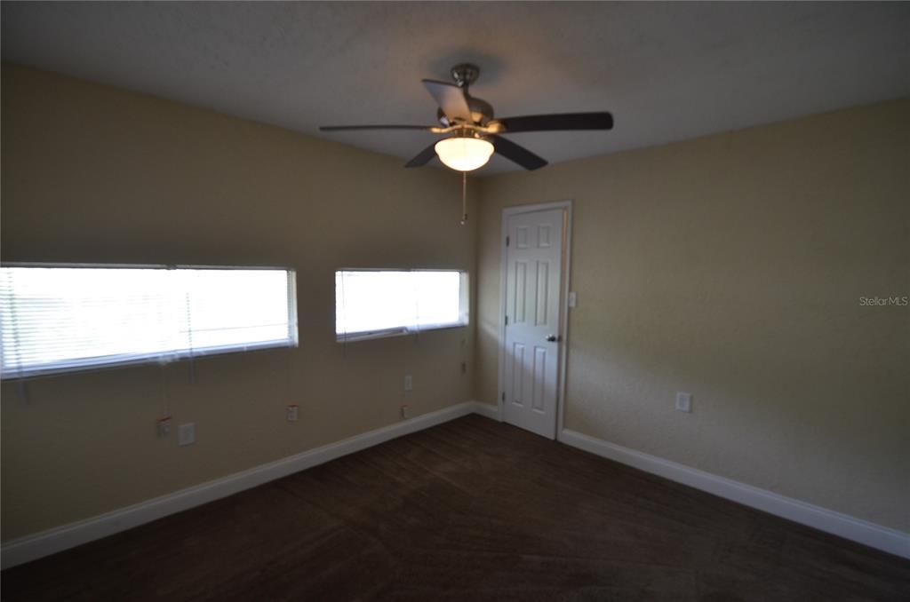 Active With Contract: $114,900 (2 beds, 1 baths, 762 Square Feet)