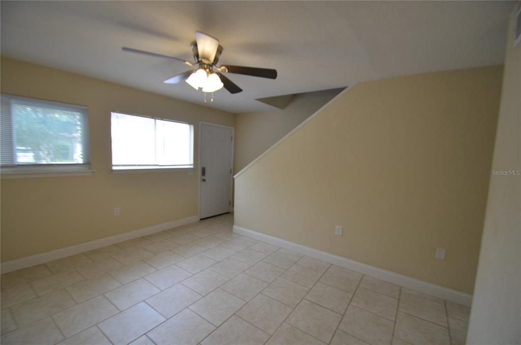 Active With Contract: $114,900 (2 beds, 1 baths, 762 Square Feet)