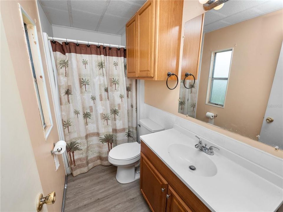 For Sale: $99,900 (2 beds, 2 baths, 960 Square Feet)