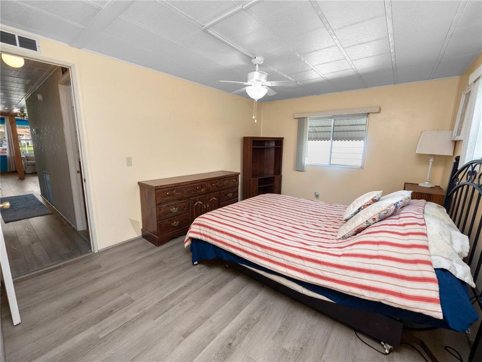 For Sale: $99,900 (2 beds, 2 baths, 960 Square Feet)